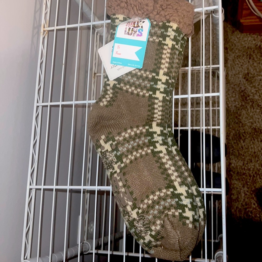Muk Luks fuzzy socks,tan plaid , NWT